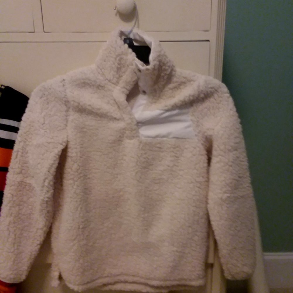 Girl's White Pullover Fleece